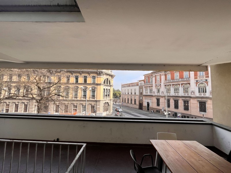 Centro. Luminoso appartamento con splendido terrazzo abitabile