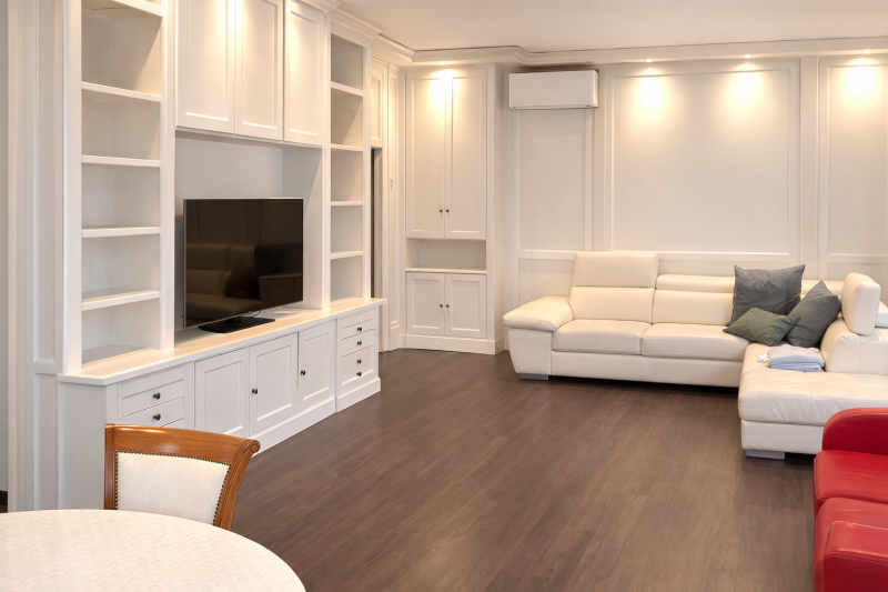 Centro, zona Specola. Elegante appartamento con 2 garage