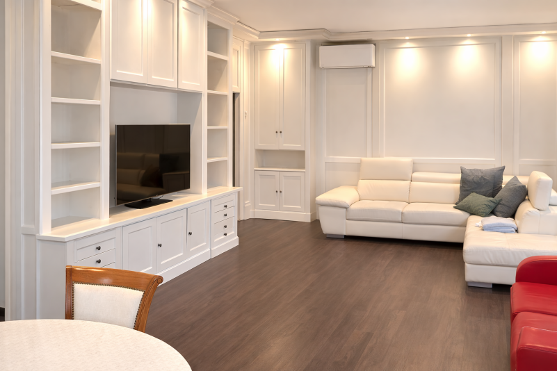 Centro, zona Specola. Elegante appartamento con 2 garage Centro, zona Specola. Elegante appartamento con 2 garage