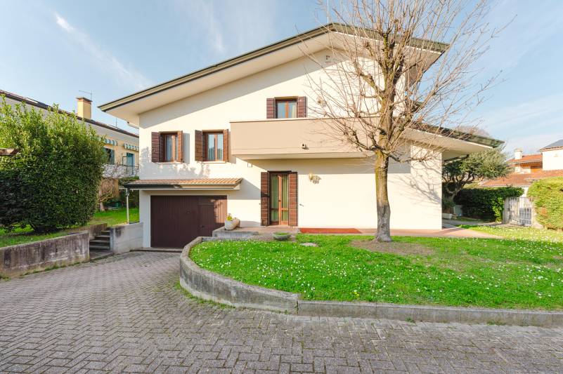 Vigodarzere. Porzione di casa con giardino di mq. 400 Vigodarzere. Porzione di casa con giardino di mq. 400