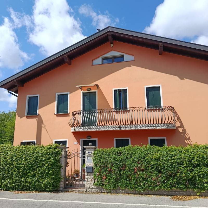 Montà. Casa singola con giardino di mq. 860 Montà. Casa singola con giardino di mq. 860