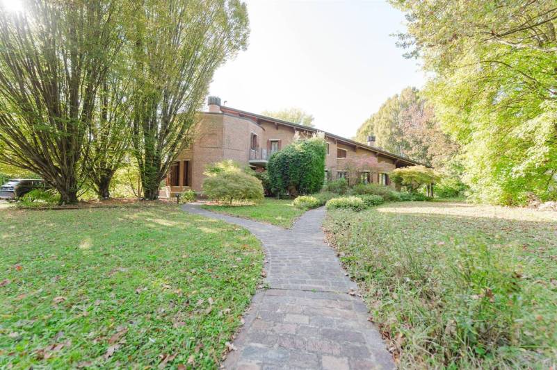 Campodarsego. Villa immersa nel verde Campodarsego. Villa immersa nel verde